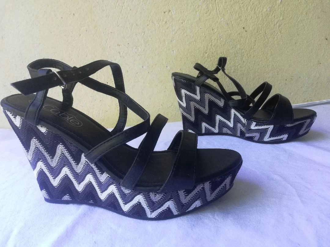 Sandalias negras de tacón compensado bicolor negro/gris talla 38-nuevas (defecto) – photo 12